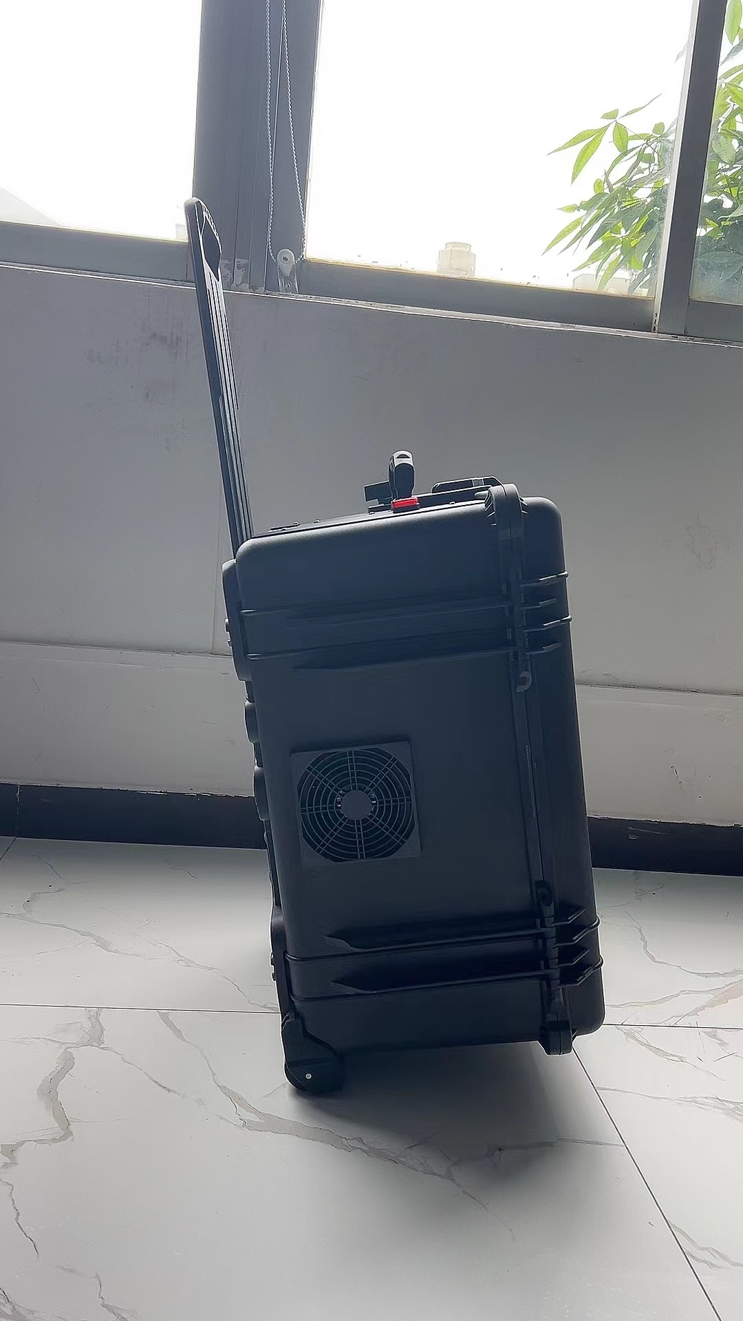 山海关手拉箱型移动通信干扰器